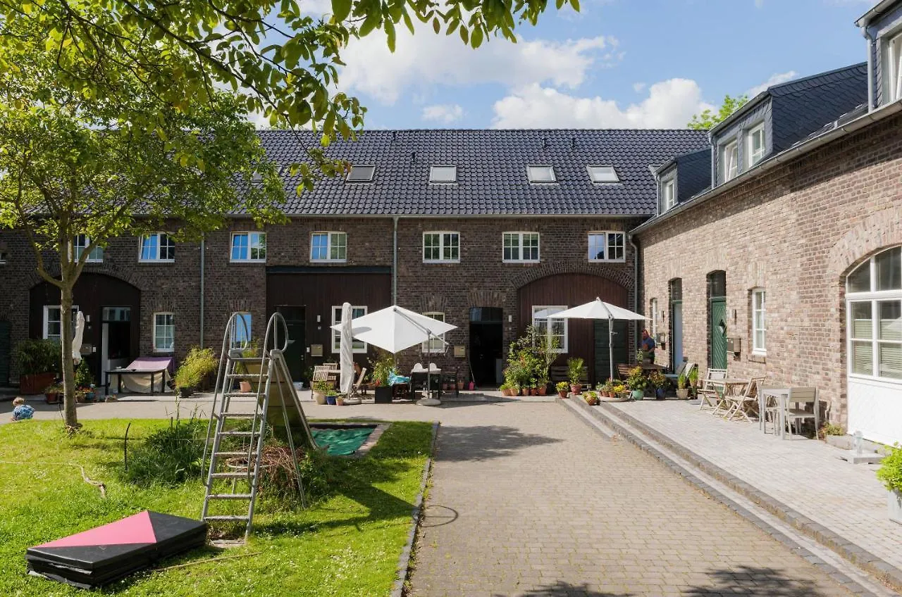 Spacious And Kids-Friendly Modernized Farmhouse Near City Of Cologne Villa 0*,  Almanya